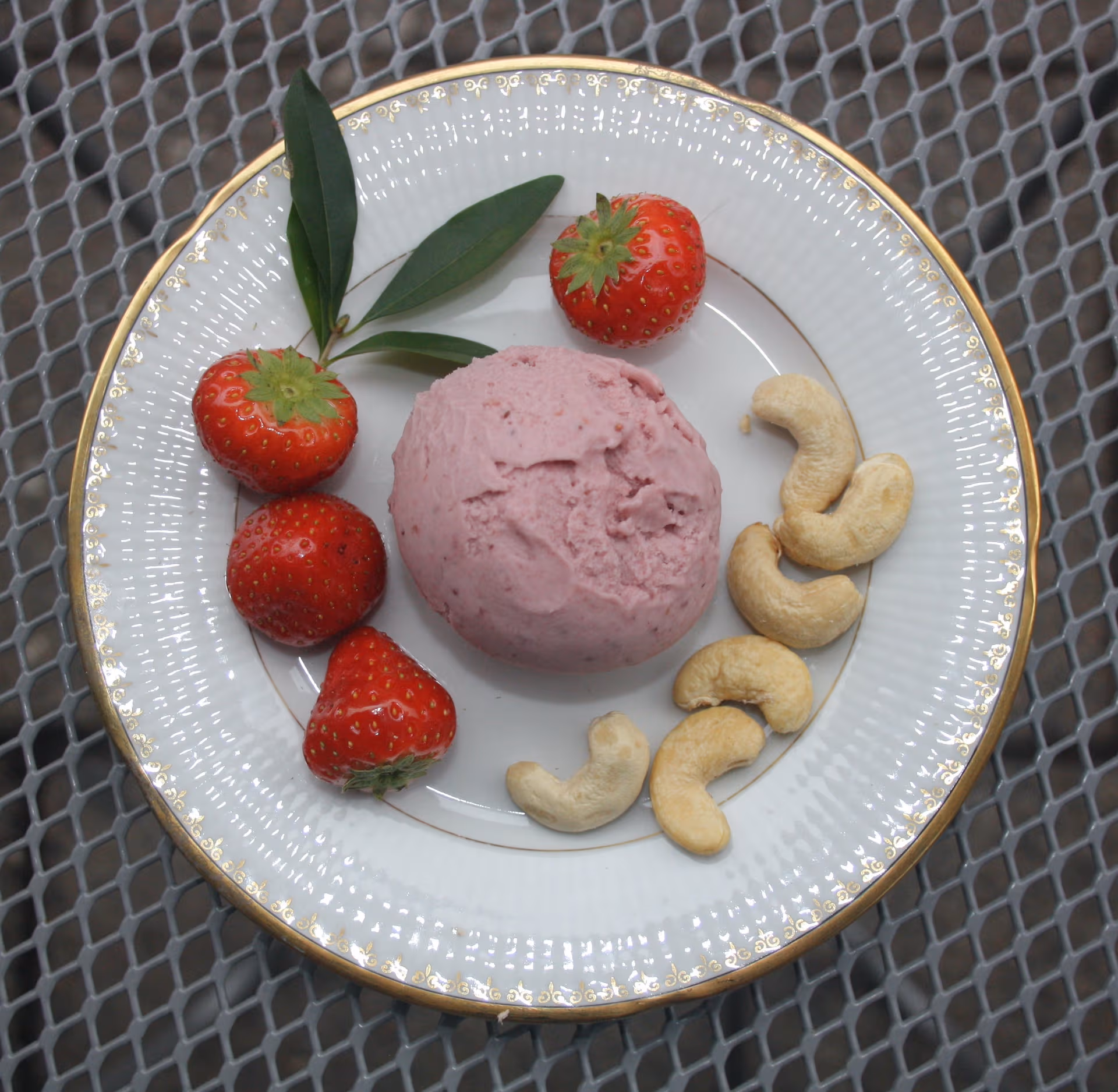 Cashew Jordgubb